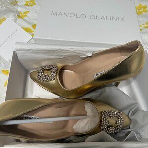 Manolo Blahnik hangisi pump